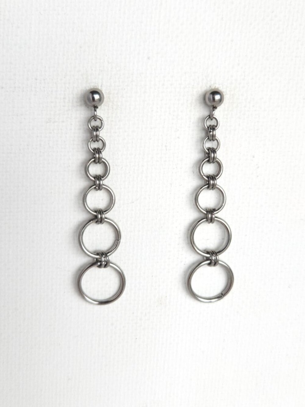 Long silver graduated hoop earrings - Picture 6 of 8